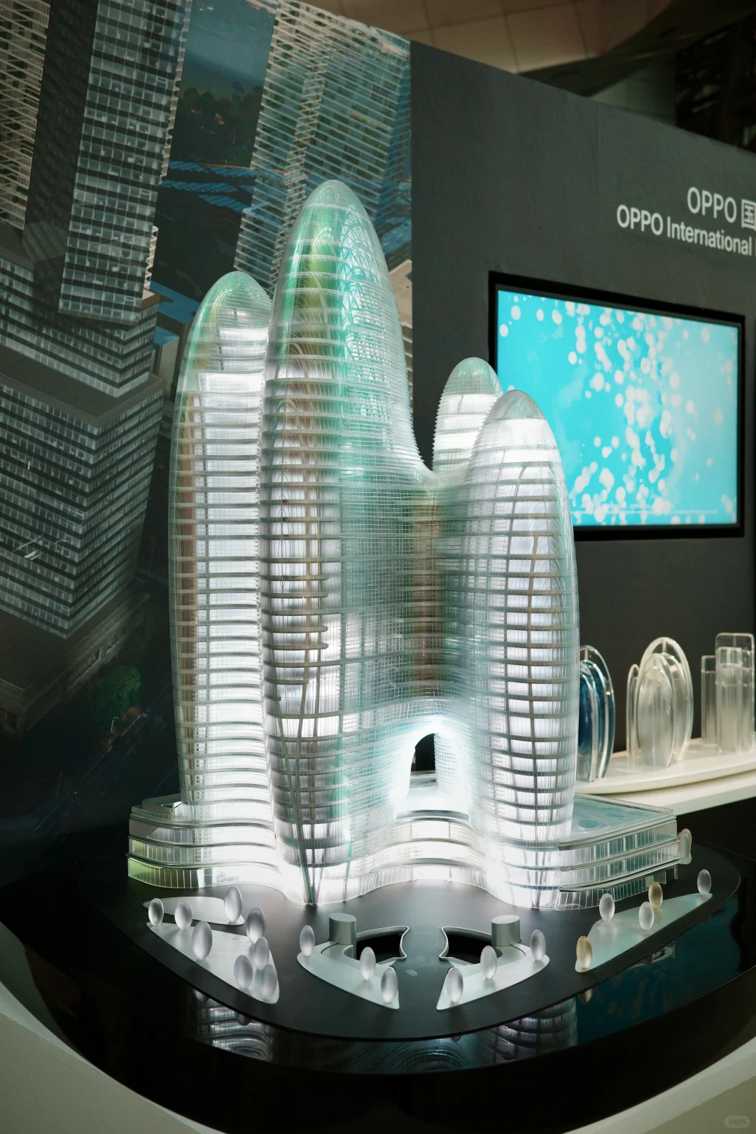 “建筑无垠”扎哈展