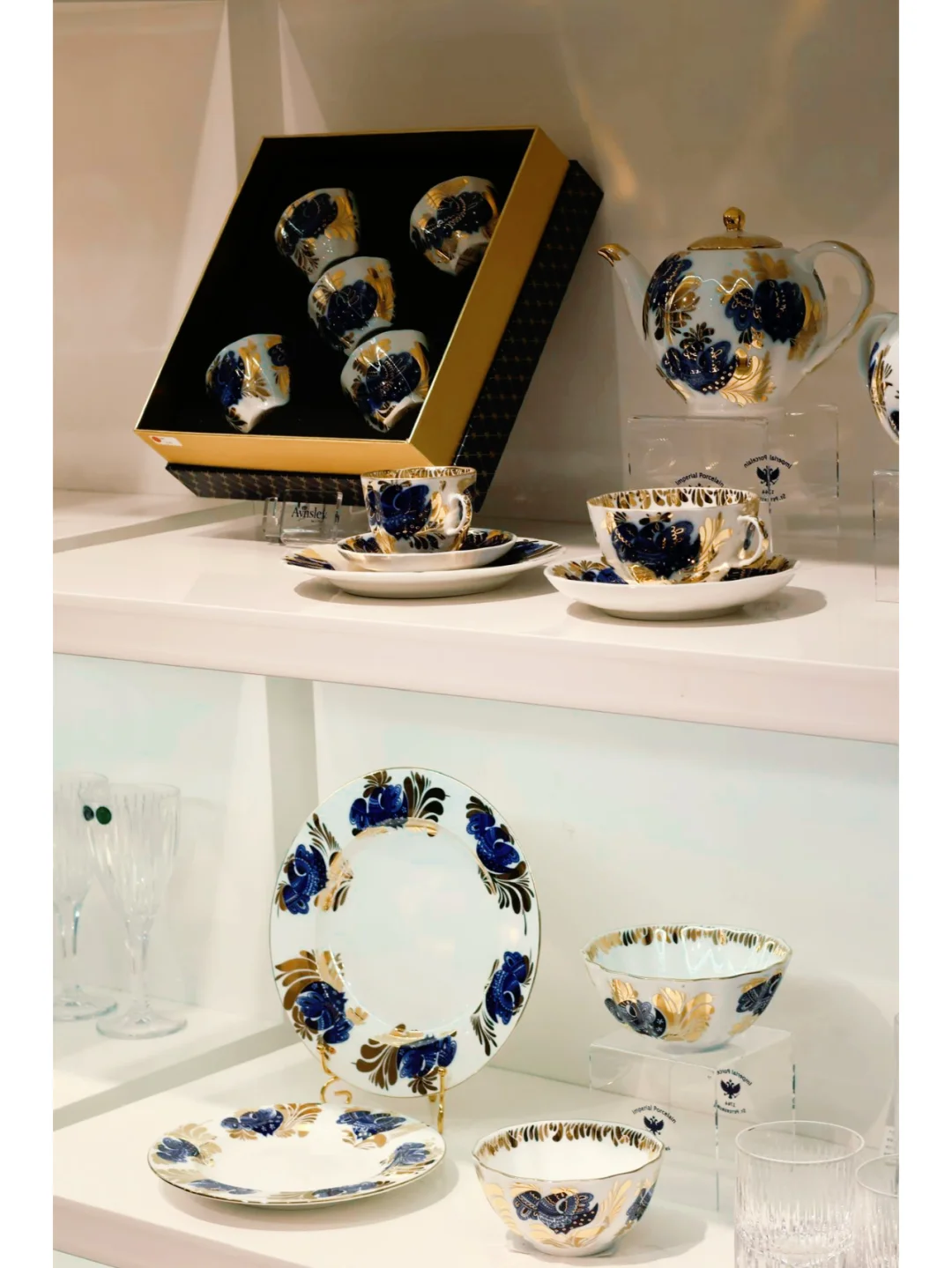 俄皇LOMONOSOV优雅登陆西安SKP