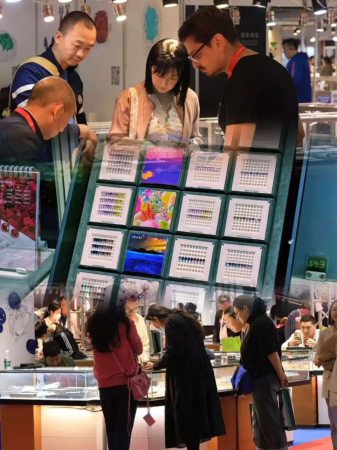 免费参观！珠宝展居然能免费DIY水晶手串✨