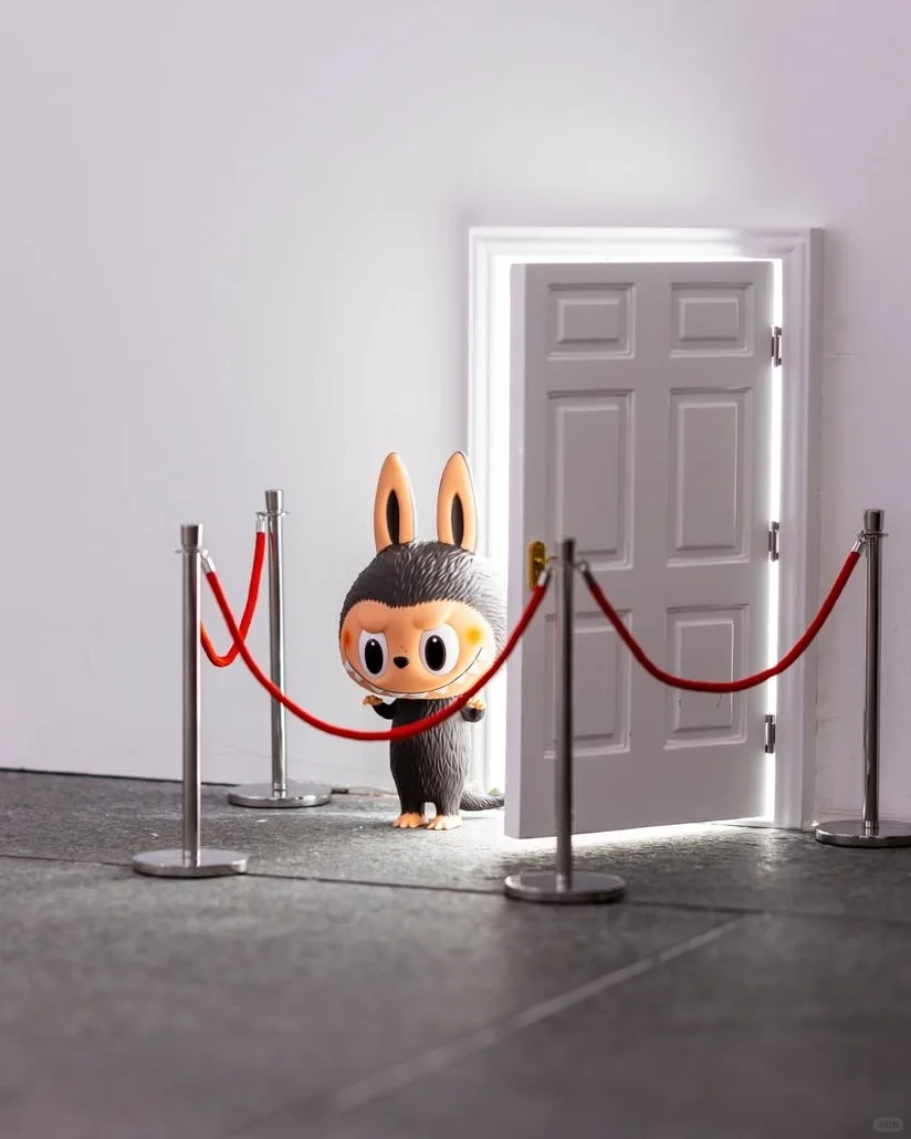 LABUBU 十周年巡展可以看到龙家升的手稿！