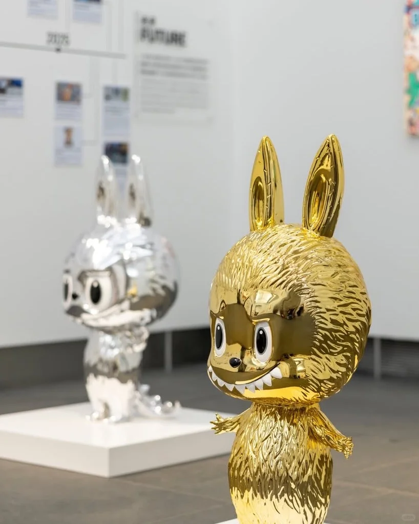 LABUBU 十周年巡展可以看到龙家升的手稿！