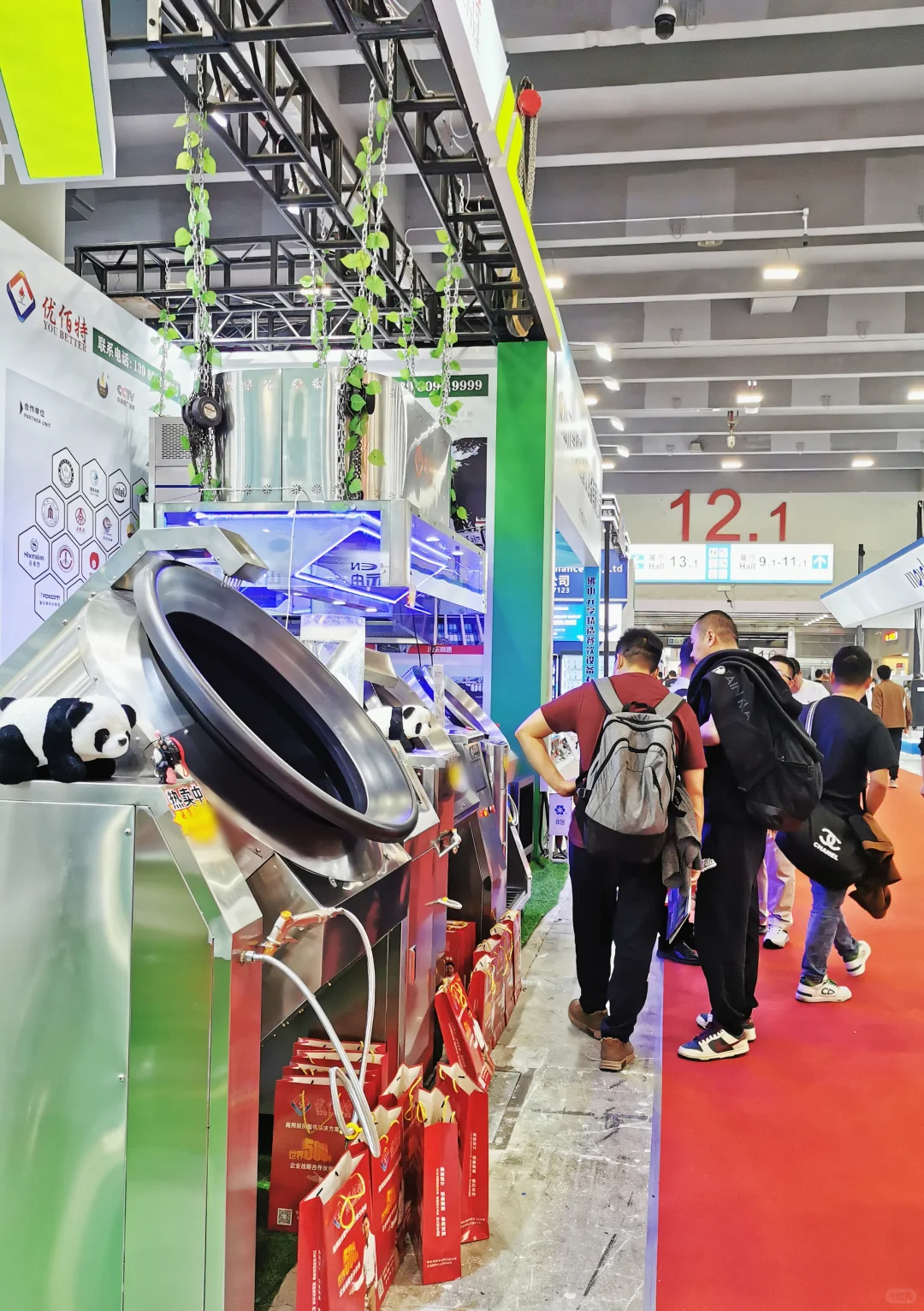 今天我们在广州酒店用品展览会现场