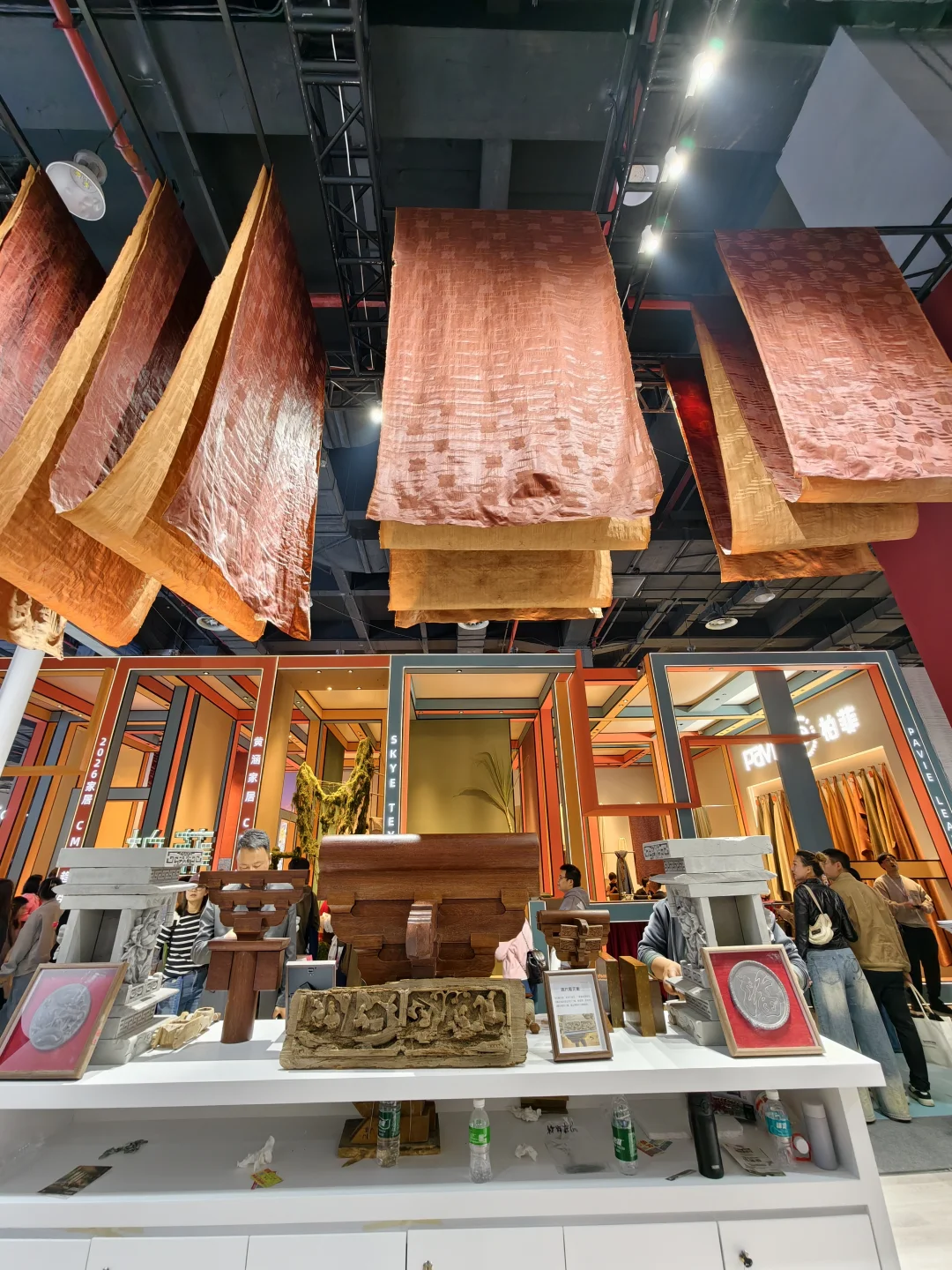 来广州设计周逛了下，蛮多亮眼的设计