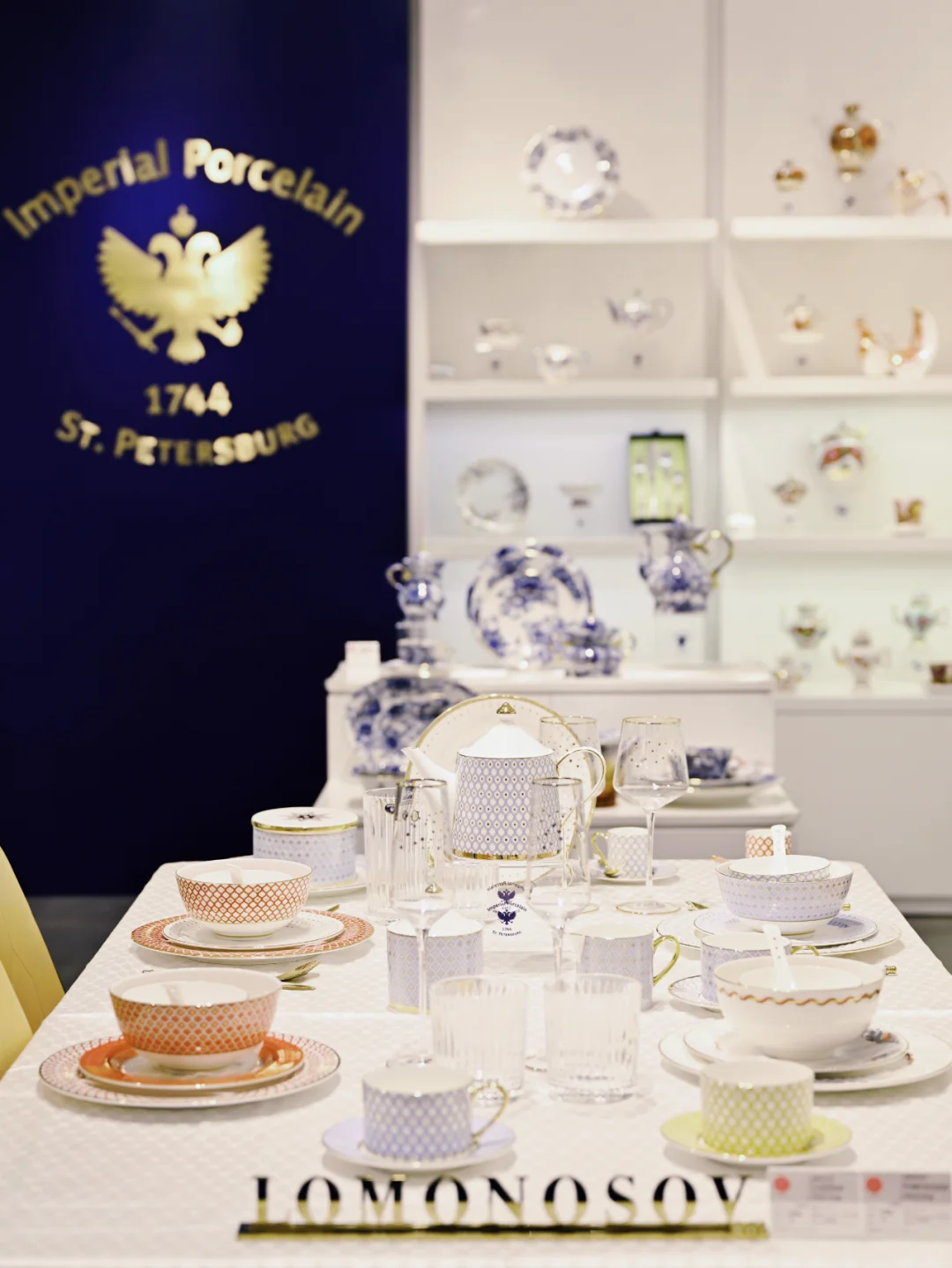 俄皇LOMONOSOV优雅登陆西安SKP