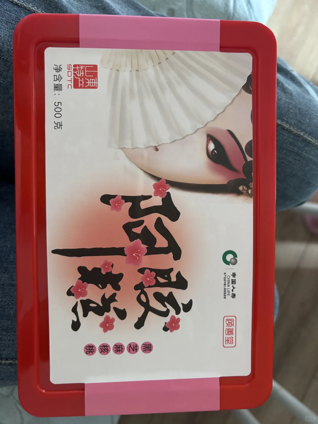 老了也会被骗买保健品的人