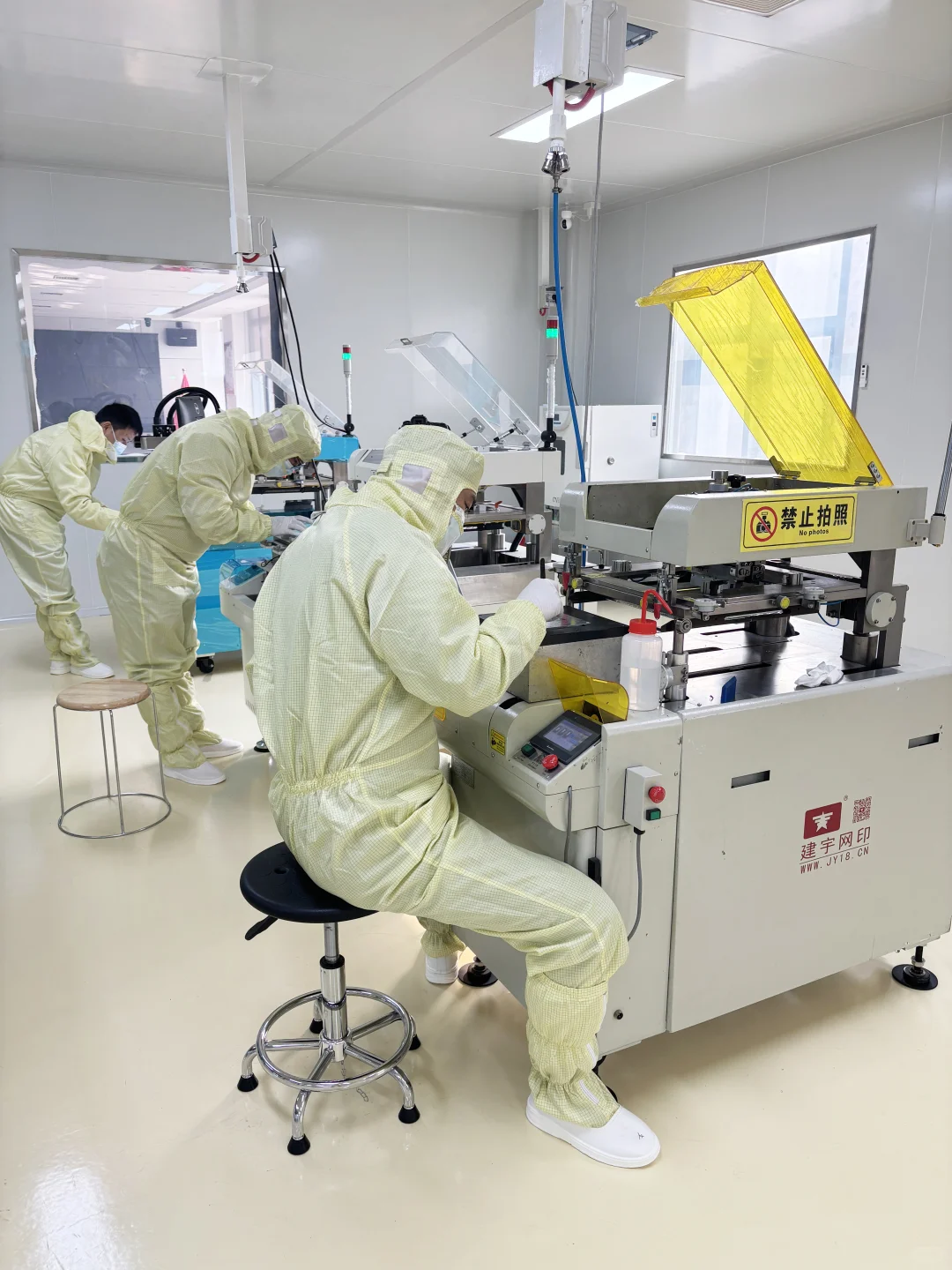 实验室｜4台机器全开，这忙碌场面太真实了