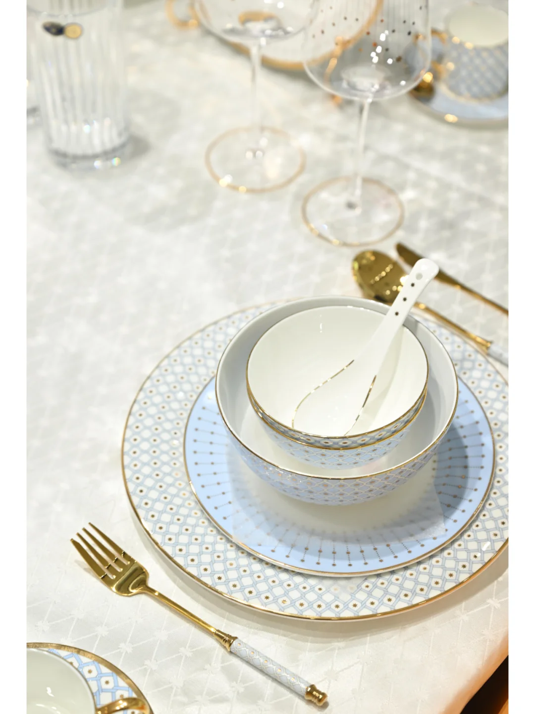 俄皇LOMONOSOV优雅登陆西安SKP