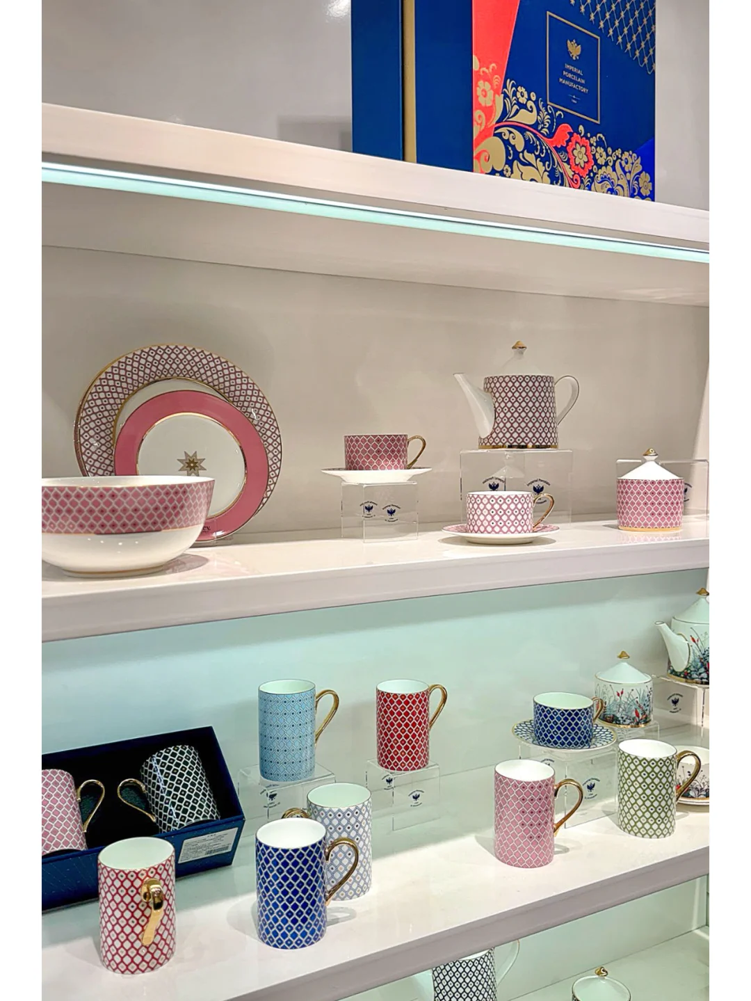 俄皇LOMONOSOV优雅登陆西安SKP