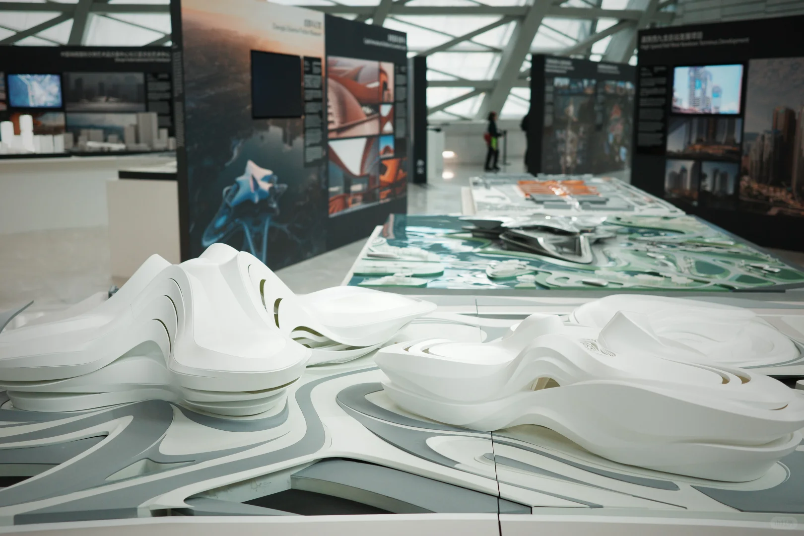 “建筑无垠”扎哈展