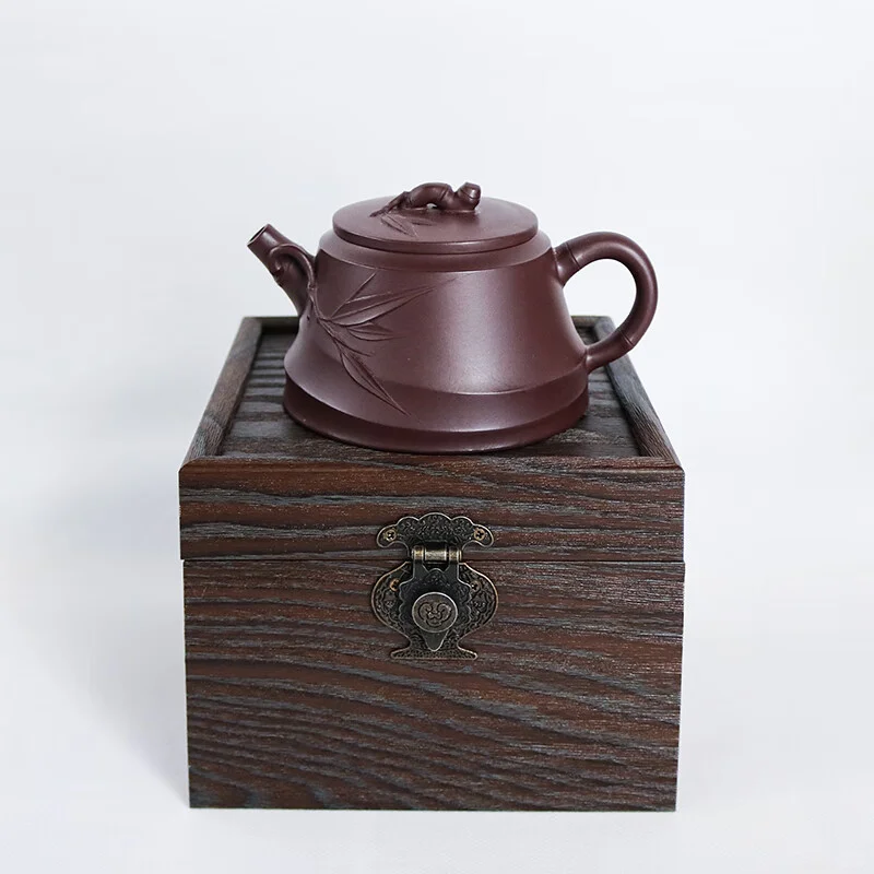 执壶问茶，皆是修行。愿合作如茶，愈陈愈醇