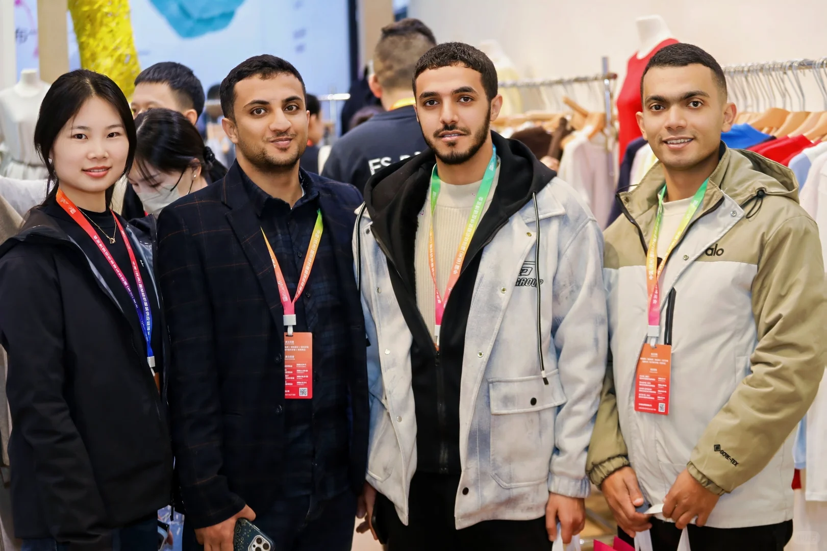 展会首日人气火爆，人流如织！