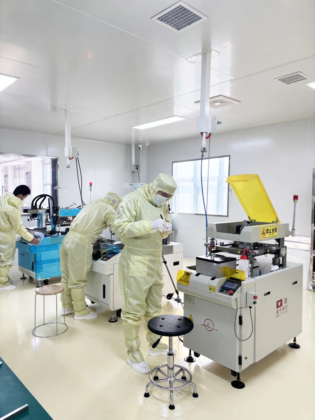 实验室｜4台机器全开，这忙碌场面太真实了