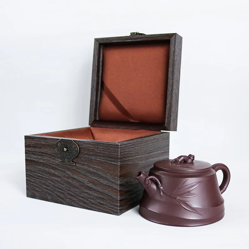 执壶问茶，皆是修行。愿合作如茶，愈陈愈醇