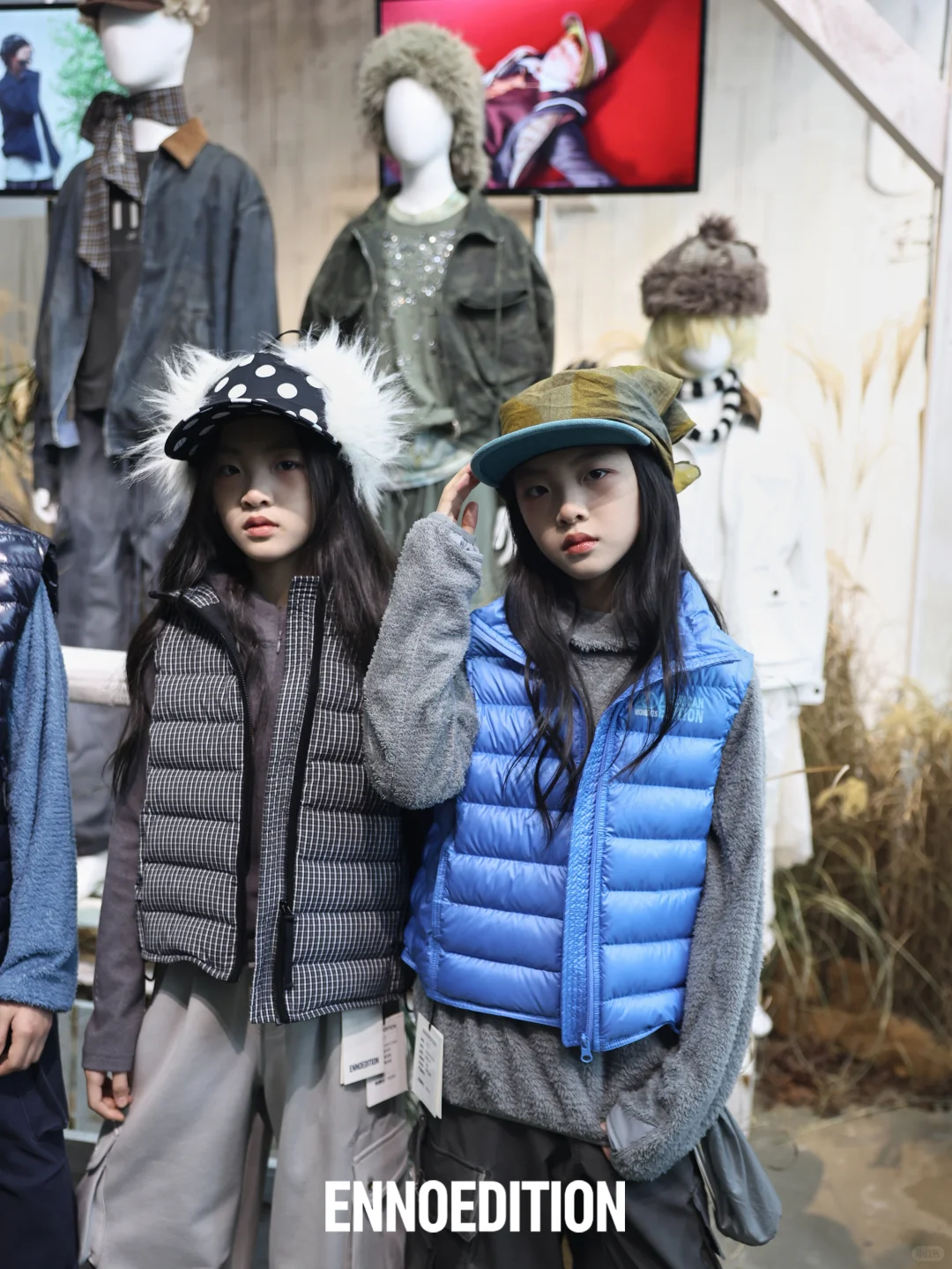 哇～好有氛围感的展台呀！?