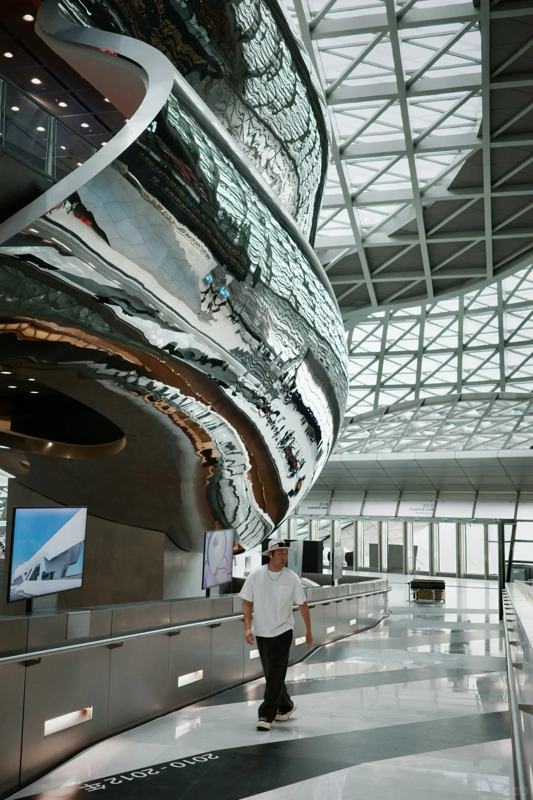 “建筑无垠”扎哈展