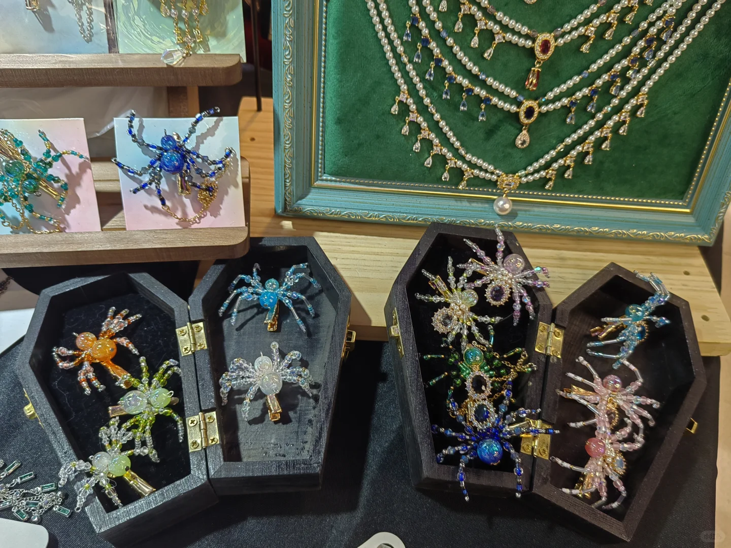 打卡美丽饰品展位