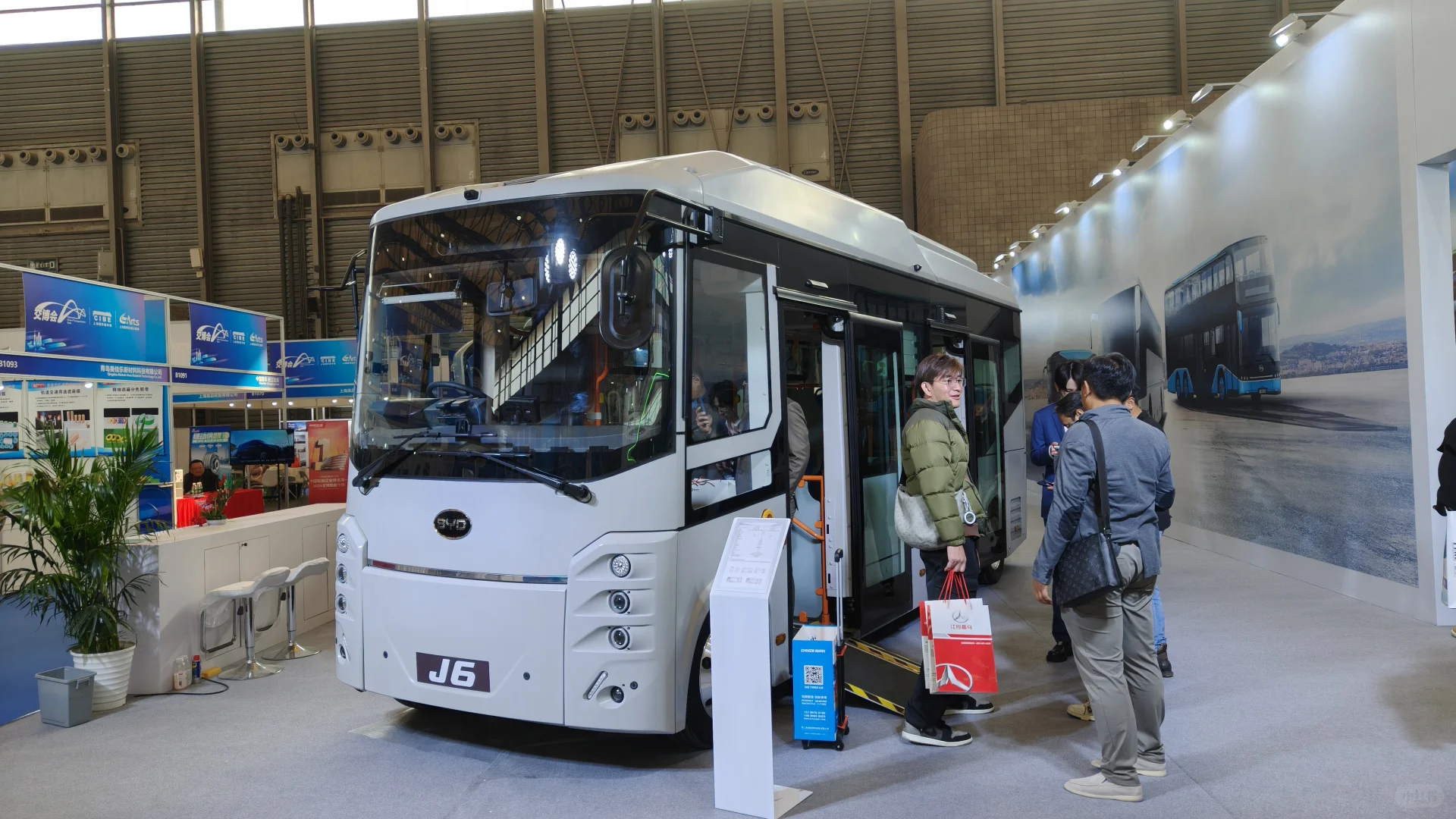 上海国际客车展-BYD J6