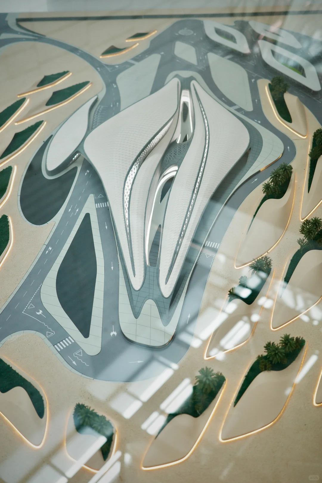 “建筑无垠”扎哈展