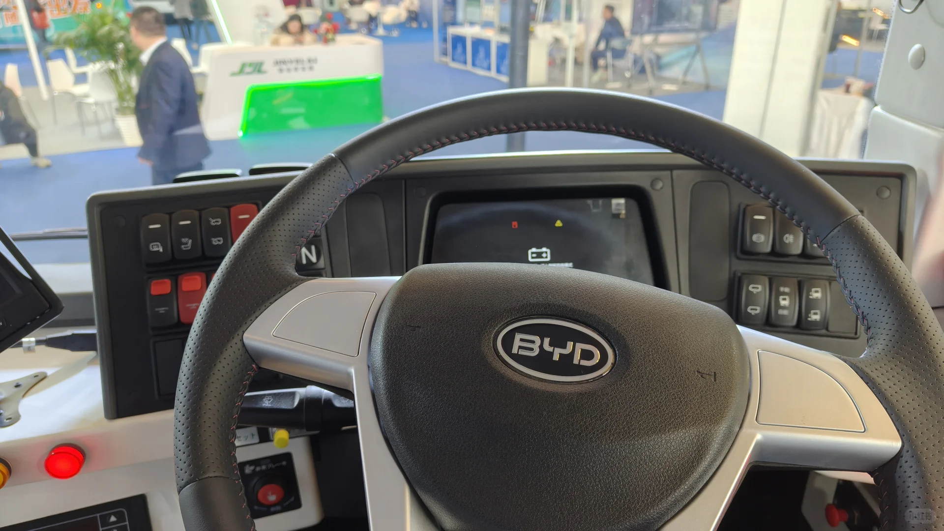 上海国际客车展-BYD J6