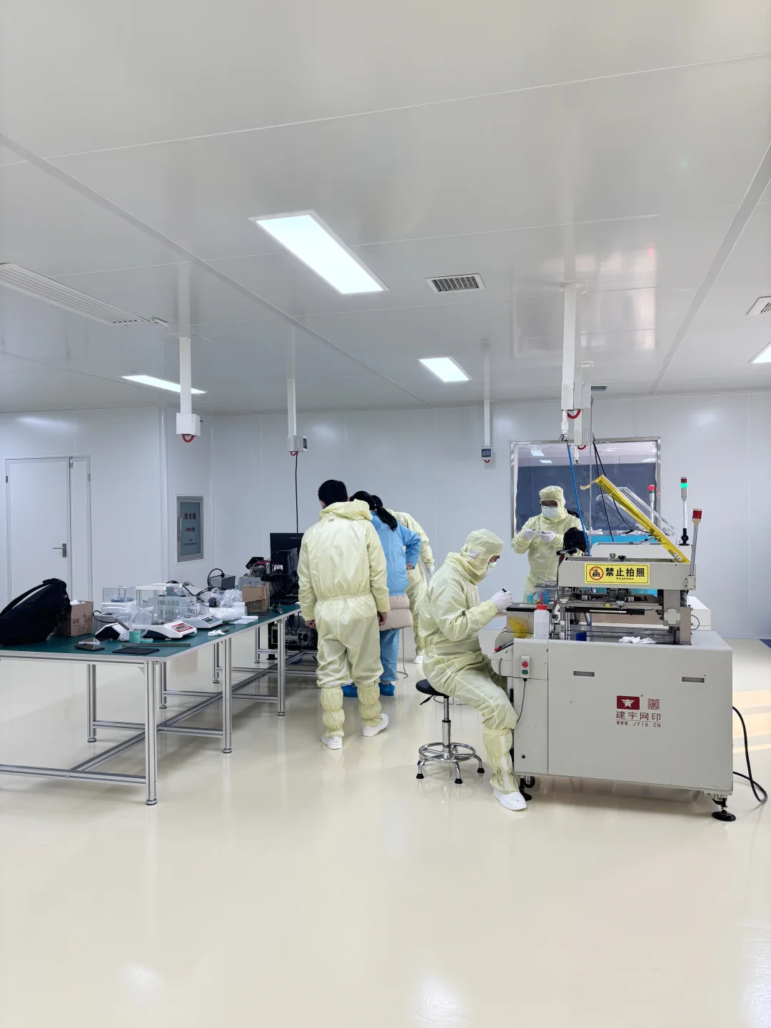 实验室｜4台机器全开，这忙碌场面太真实了