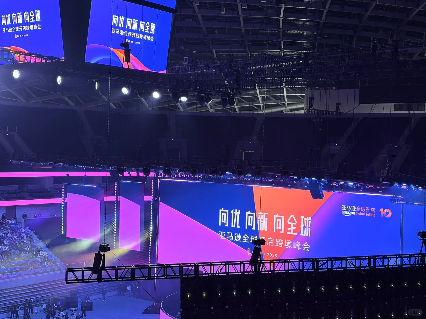 居然有人在亚马逊跨境峰会上睡觉！