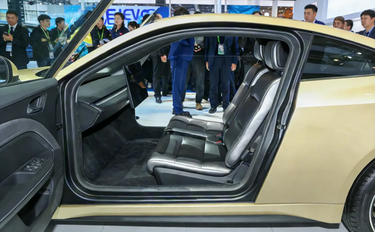 特斯拉Cybercab无人驾驶汽车实车路测曝光