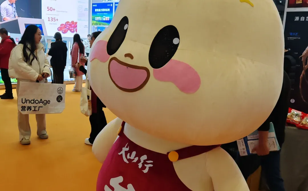 快来进博会领周边啦！