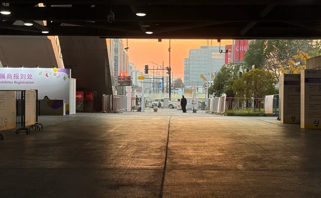 24外企管培轮岗期被裁plog｜进博会不算完了