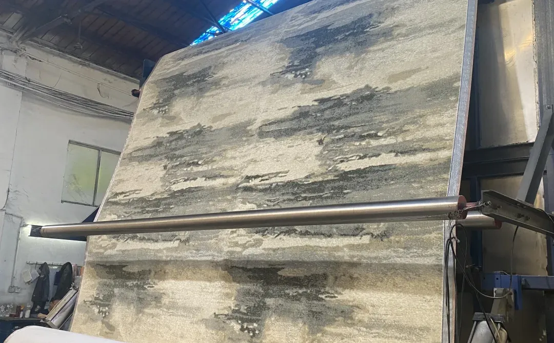 当厂里正对着太阳的那一刻