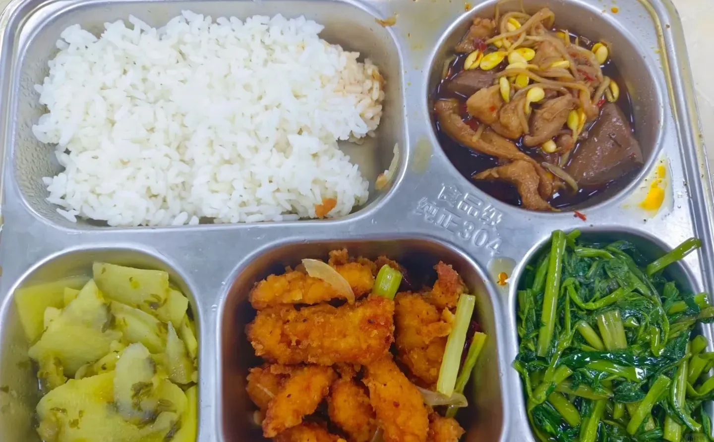 05女大学生勇闯化妆品厂亲身体验‼️