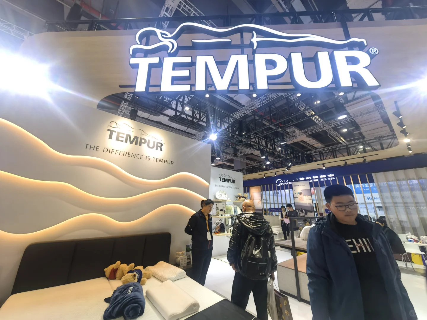 来到进博会，参加了tempur 的活动，很开心