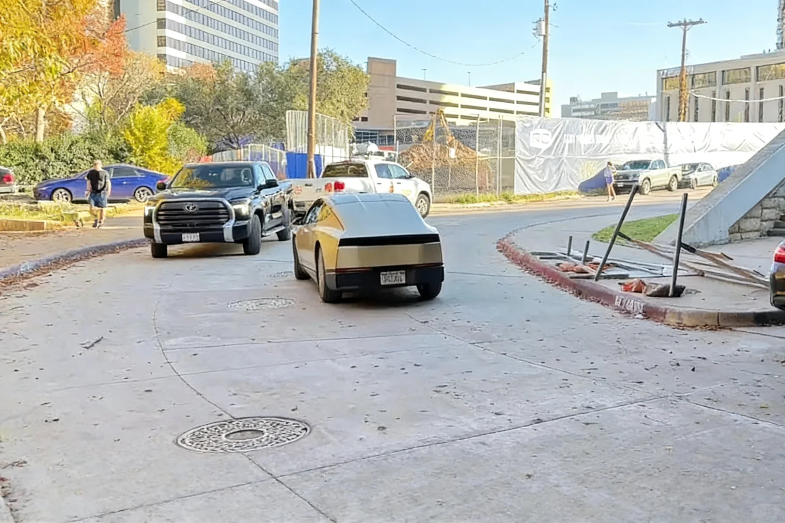 特斯拉Cybercab无人驾驶汽车实车路测曝光