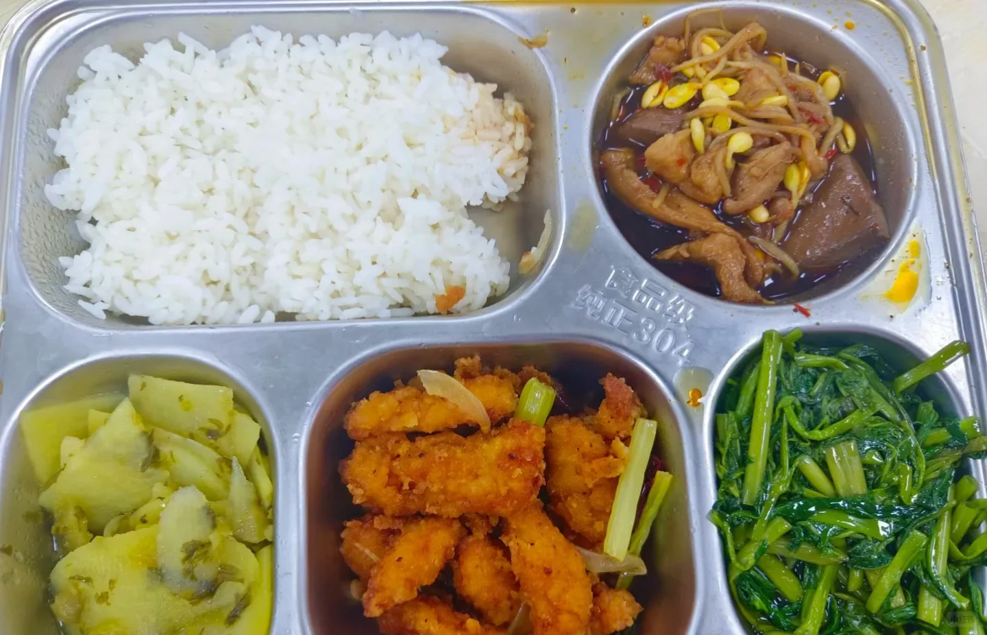 05女大学生勇闯化妆品厂亲身体验‼️