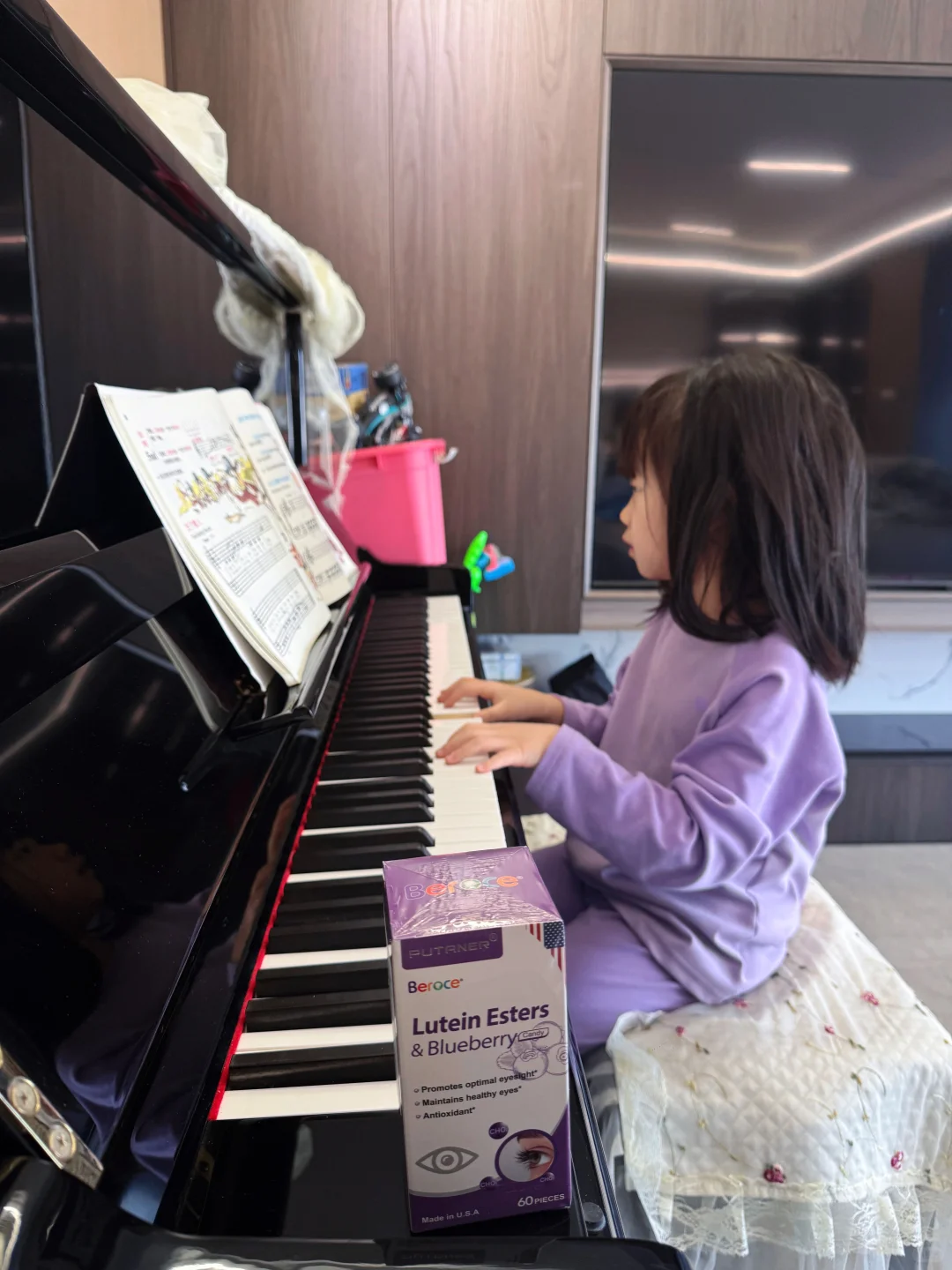 我女儿居然说，她上学最爱做的是眼保健操