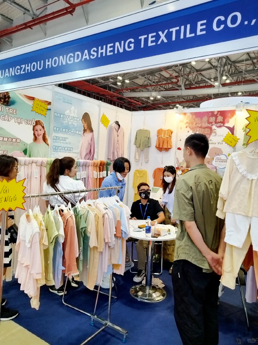 为什么我朋友每年都去越南服装展？