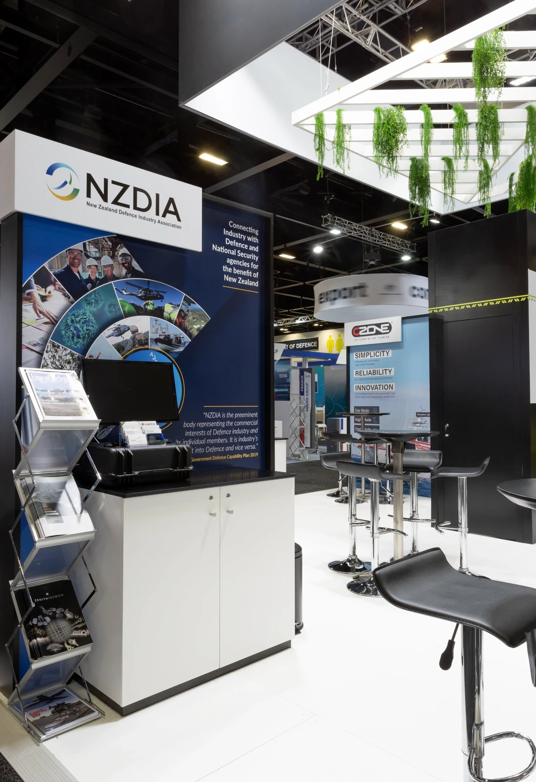 展会里的展台落地后应该怎样布置呢？