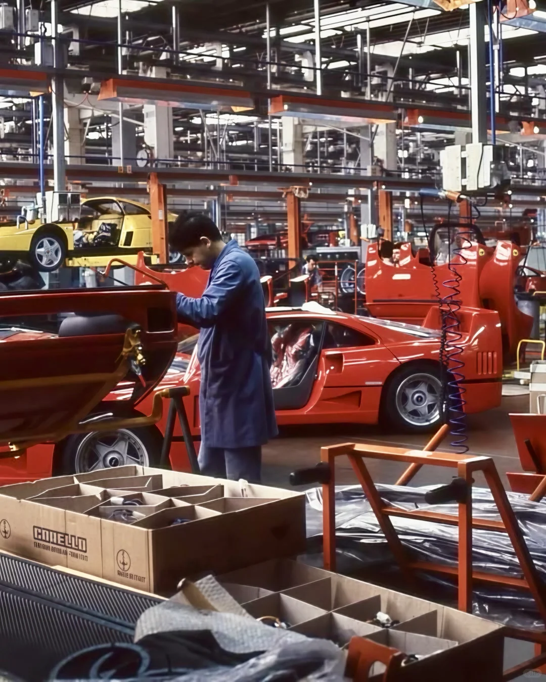 好喜欢看这种法拉利的老厂房生产线?