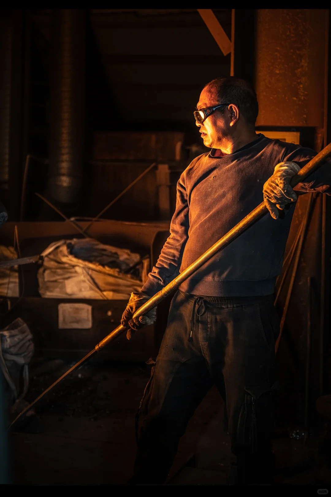 铁与火的碰撞-凌晨两点的铸造车间