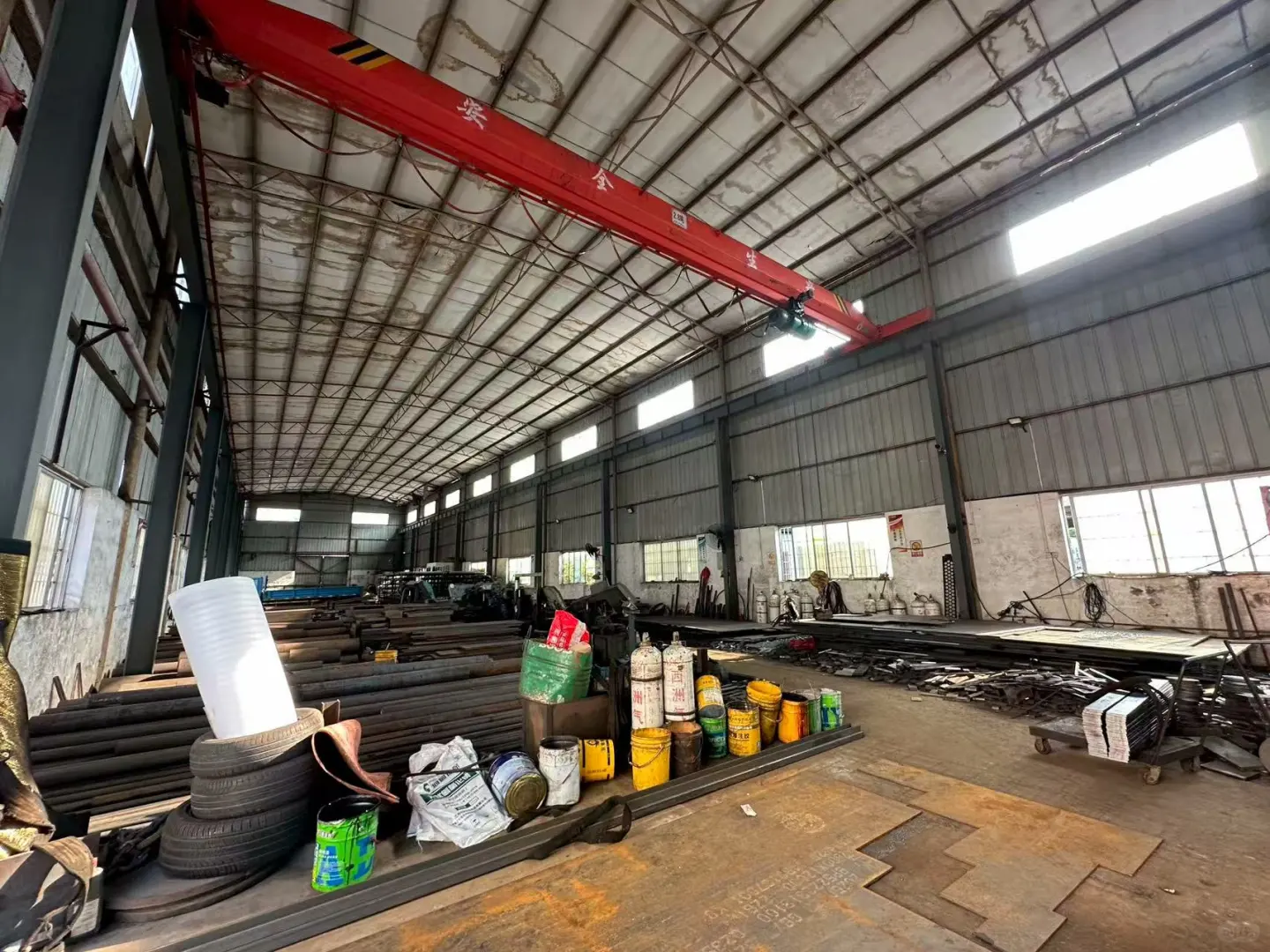 工厂的秘密：钢铁与匠心的交响曲 ?✨