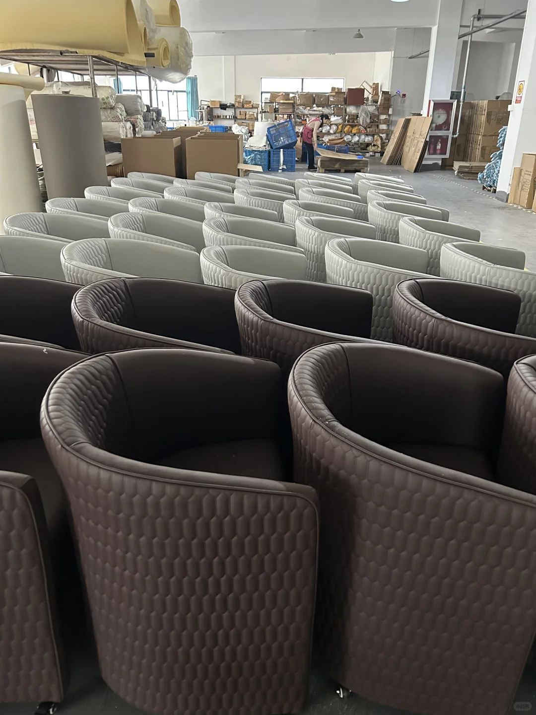 招4个外贸业务员兼职做这个品！