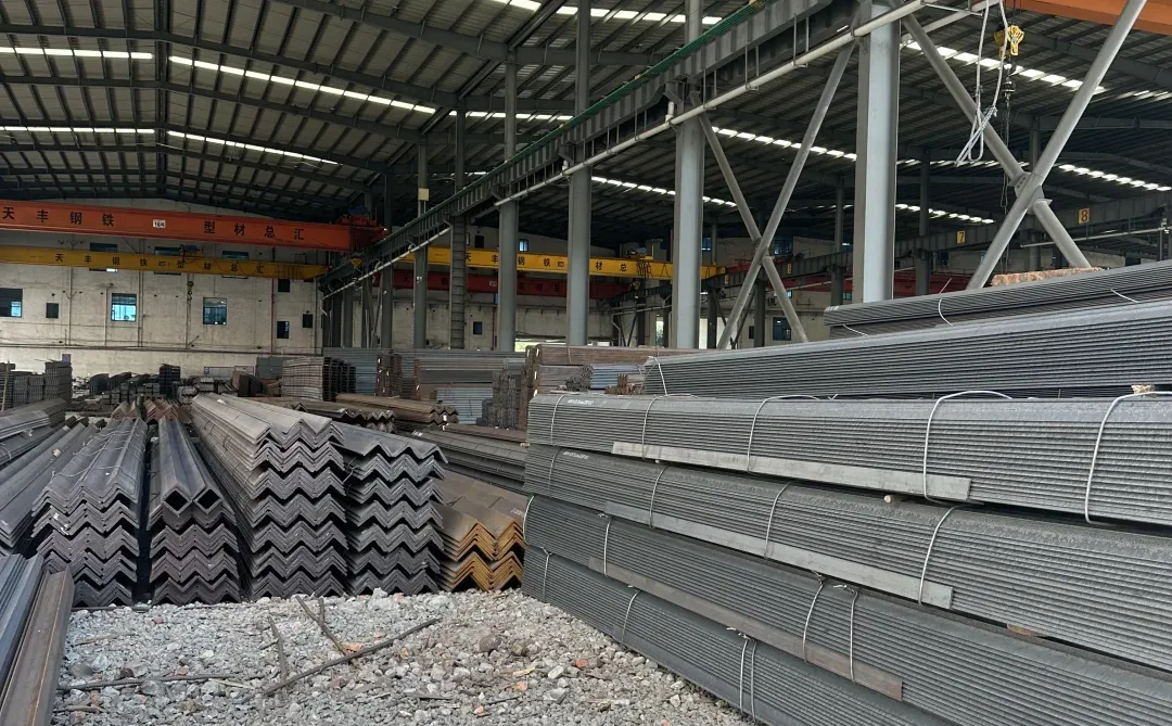 乐从钢铁世界 | 角钢源头供应，专业指南