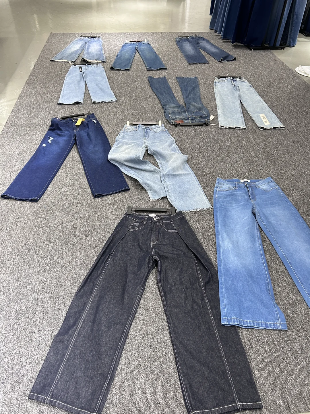 ?疯了！外贸客户飞3000公里，怒砸10万件