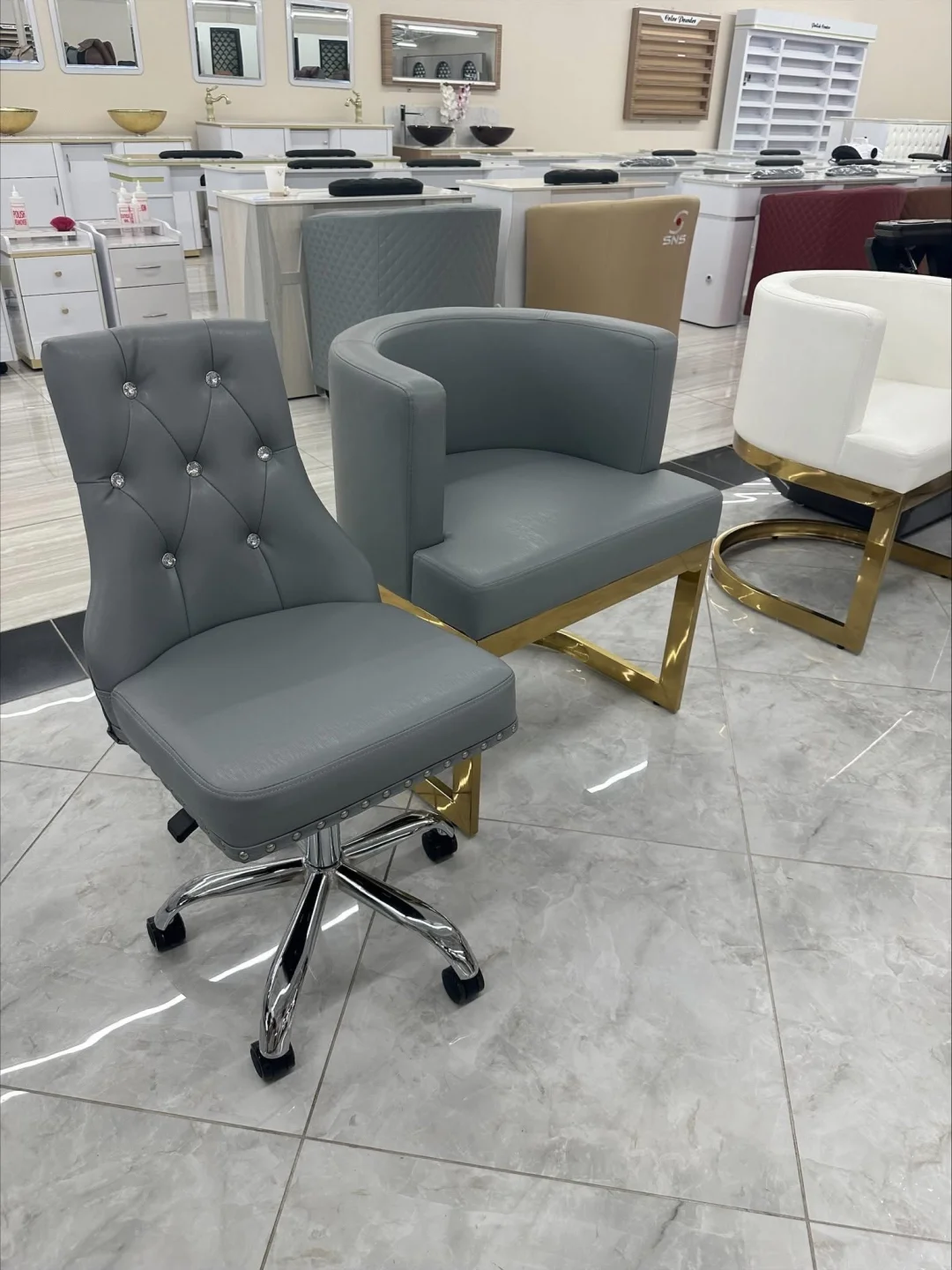 招4个外贸业务员兼职做这个品！