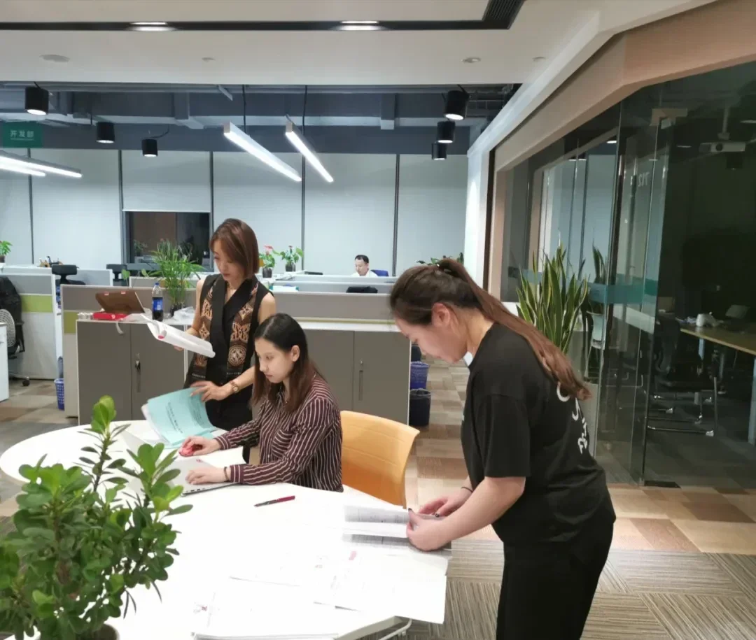 金渝来一个招投标文员，双休买五险一金