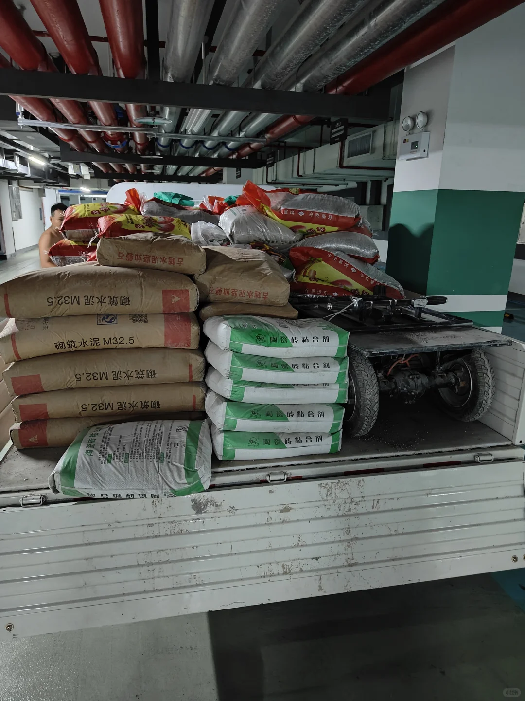 杭州建材批发 黄沙水泥瓷砖胶红砖