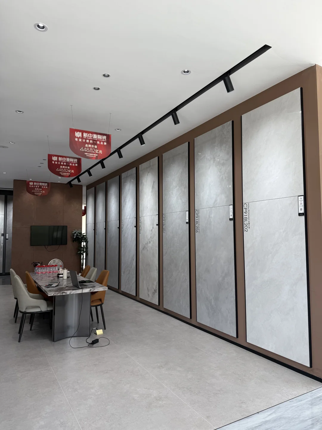 遵义装修必看！一站式瓷砖批发仓库?