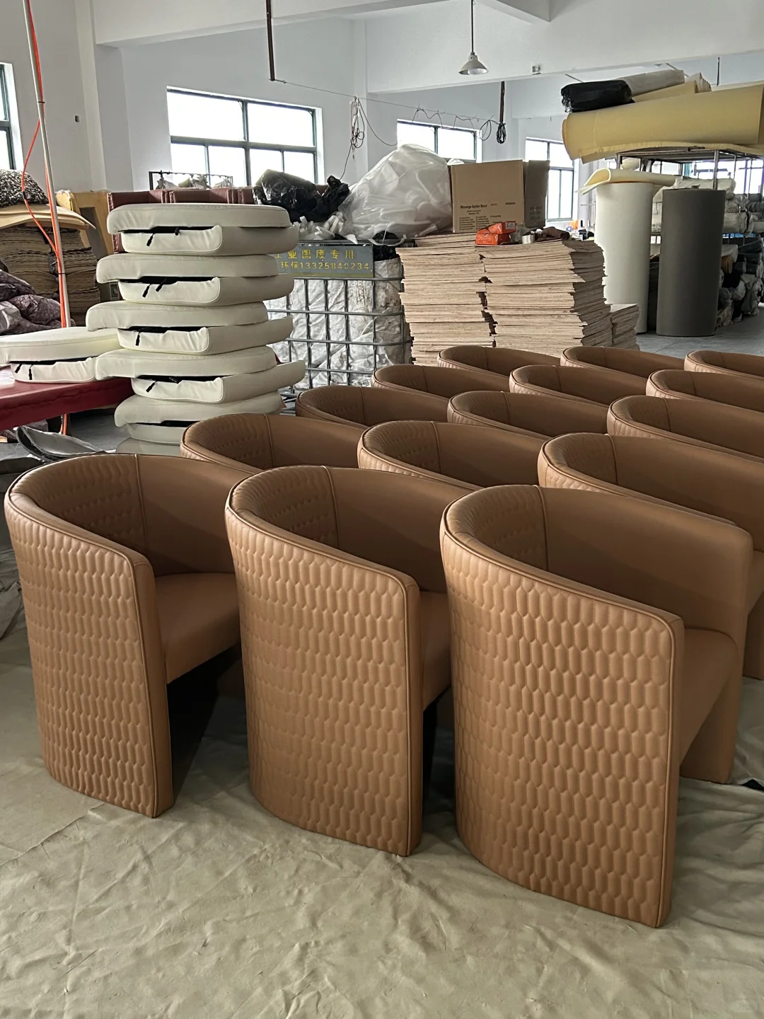 招4个外贸业务员兼职做这个品！