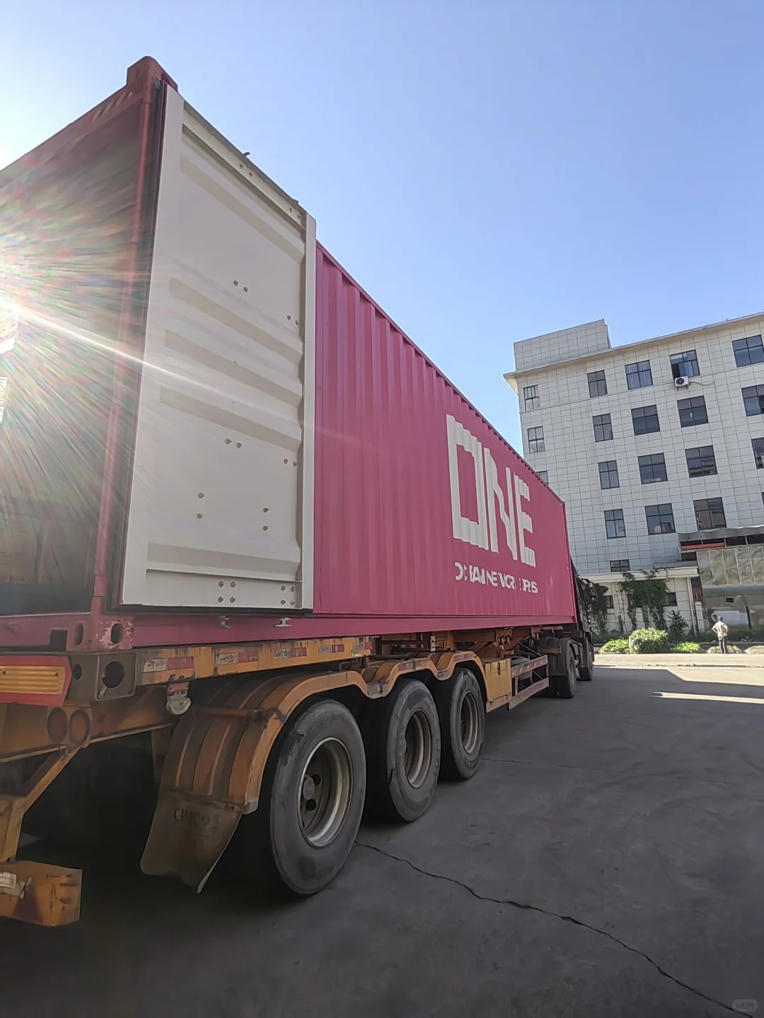 没靠自己，一周出了37条集装箱