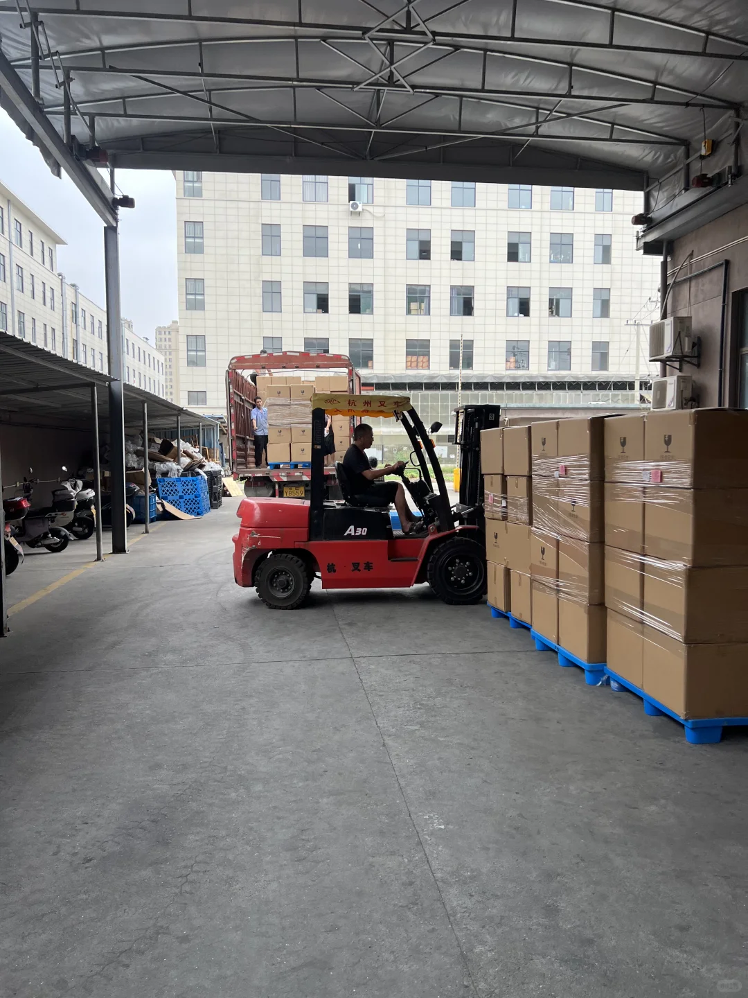 没靠自己，一周出了37条集装箱