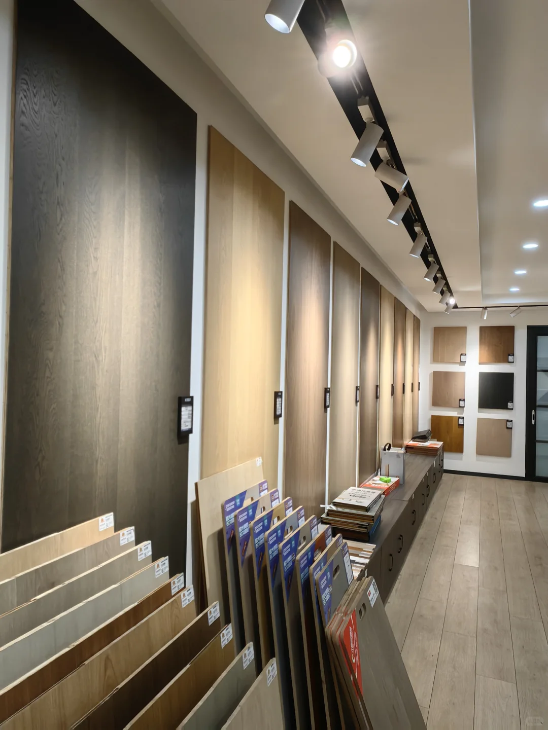 这家老板太实在了，吹牛都不会